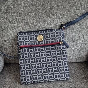 Tommy Hilfiger Monogram Jacquard Julia Cross Body Bag! Navy/ White